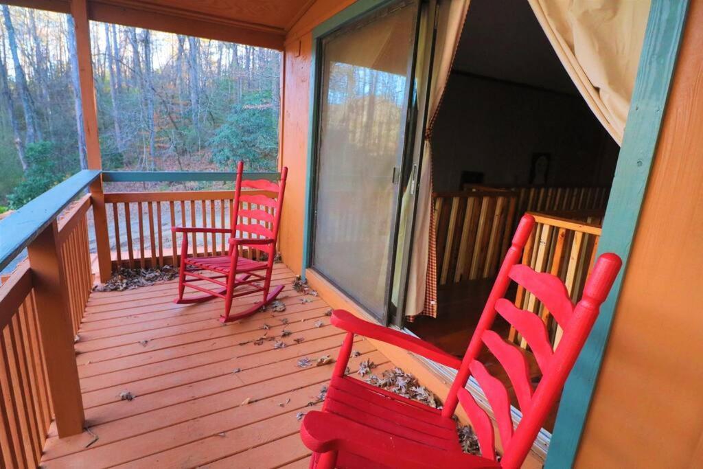 Amazing Cabin Fireplace And Stream #11 Хелън Екстериор снимка