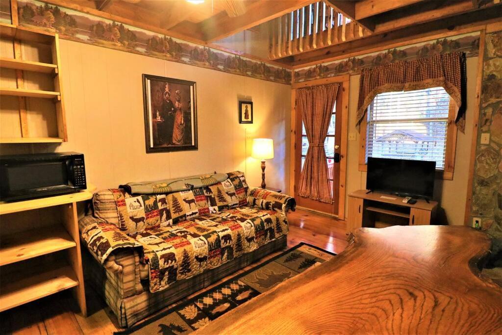 Amazing Cabin Fireplace And Stream #11 Хелън Екстериор снимка