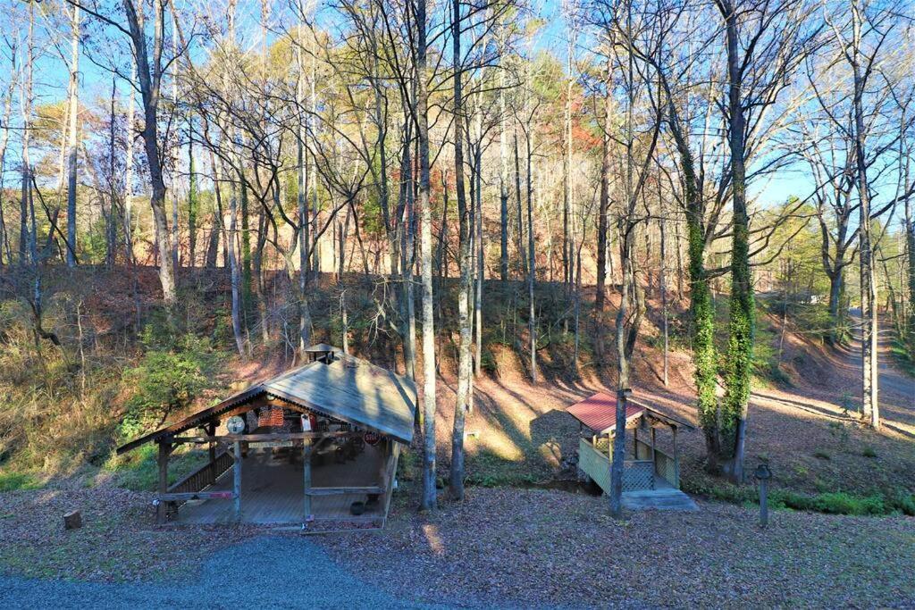 Amazing Cabin Fireplace And Stream #11 Хелън Екстериор снимка