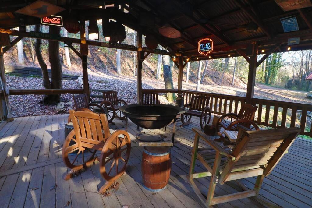 Amazing Cabin Fireplace And Stream #11 Хелън Екстериор снимка
