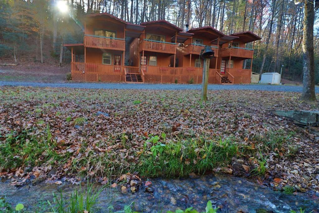 Amazing Cabin Fireplace And Stream #11 Хелън Екстериор снимка