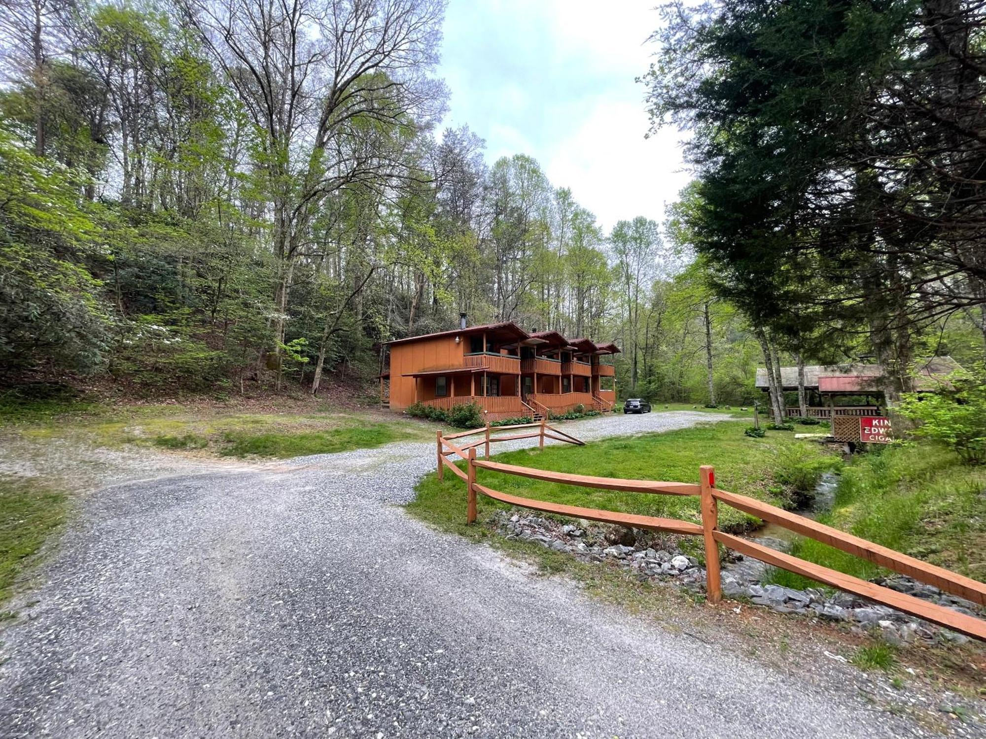 Amazing Cabin Fireplace And Stream #11 Хелън Екстериор снимка