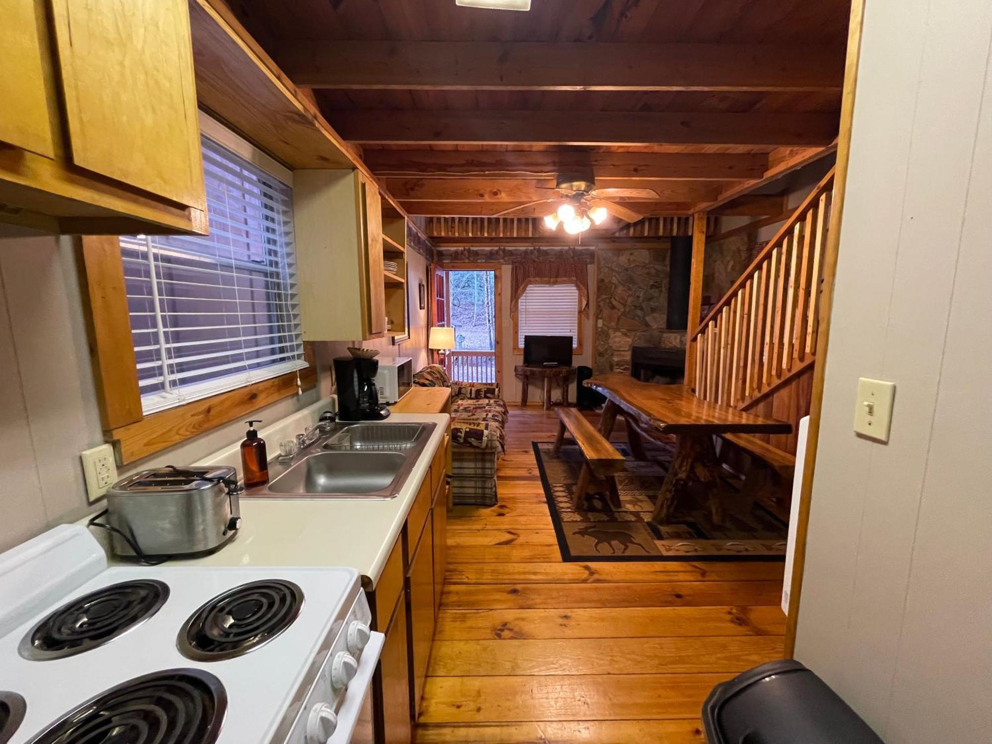 Amazing Cabin Fireplace And Stream #11 Хелън Екстериор снимка